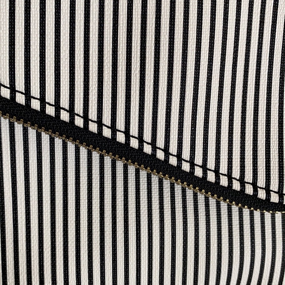 *NWOT* Urban Expressions Pinstripe Crossbody Bag - Picture 7 of 16